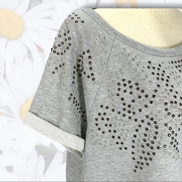 3/$10🙌 Studded Gray Short Sleeve Sweatshirt XL - Picture 6 of 15